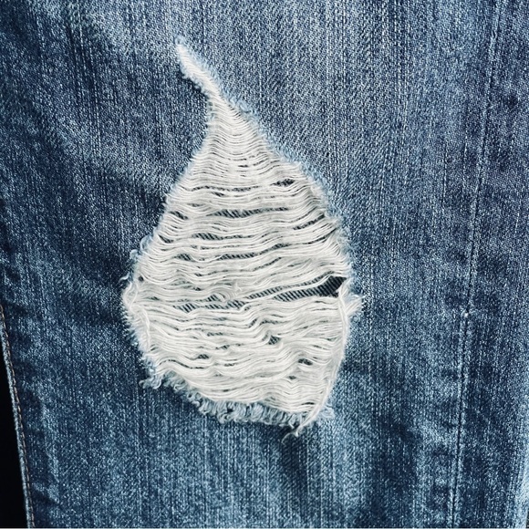 Madewell The Perfect Summer Jean: Destructed
Edition Robinson Wash | Size 24 - Picture 13 of 16